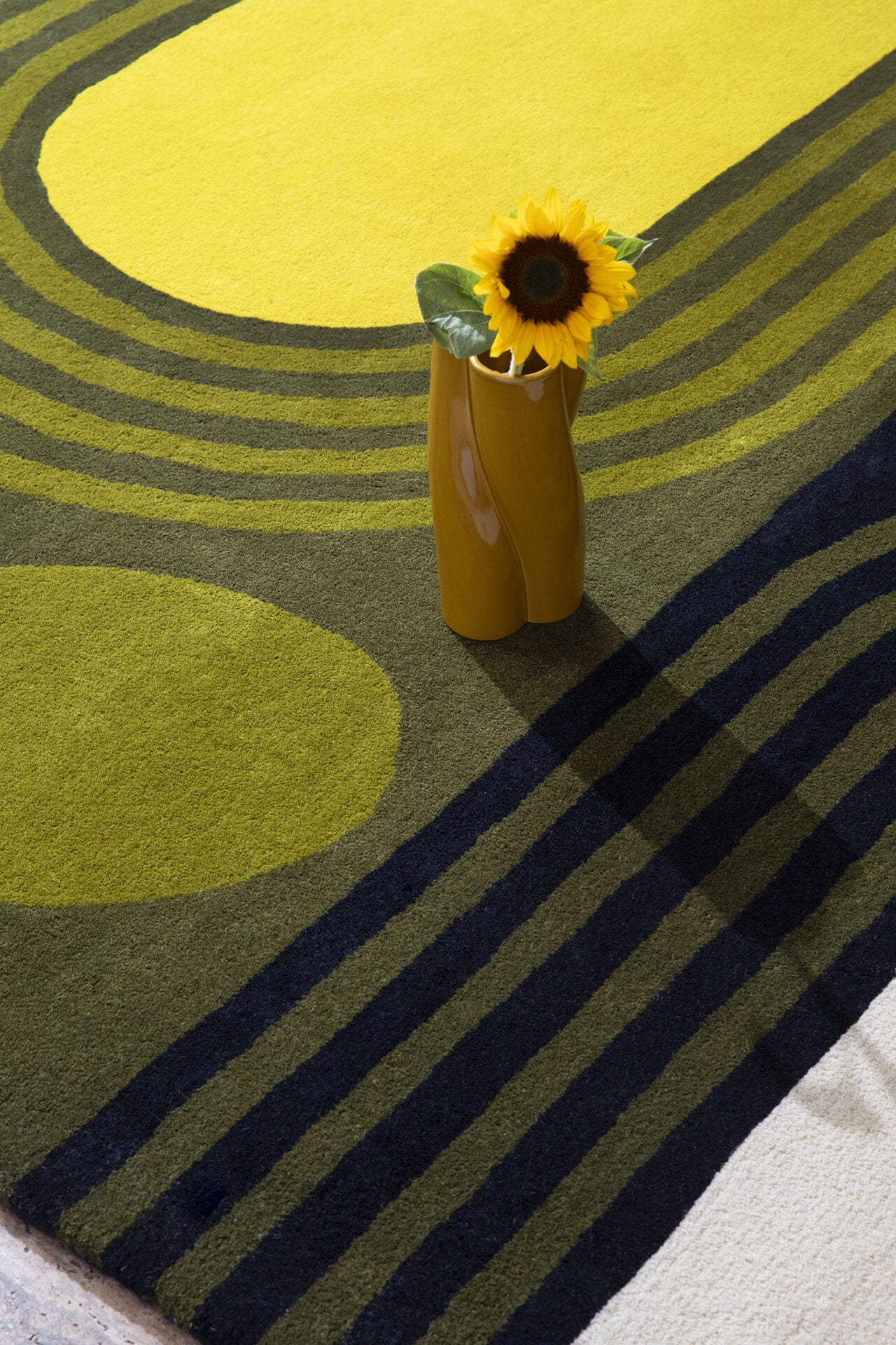 Teppich GESTREIFTE TULPE SEEGRAS grün