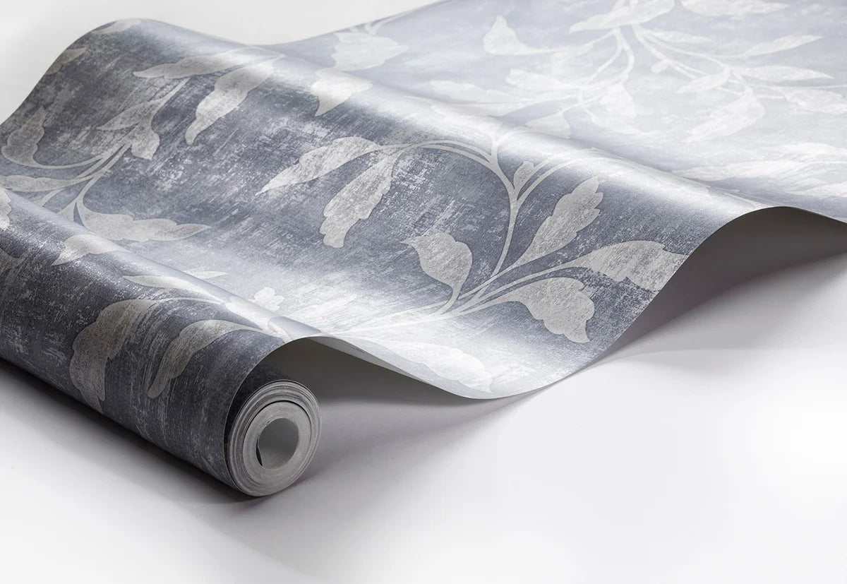 Papierbehang van vlies met een plantaardig patroon ROSEWOOD NIGHT blauw