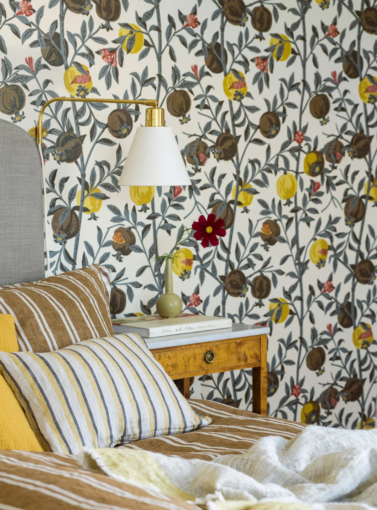 Fruit Pattern Wallpaper GRANATAPPLE White with Brown