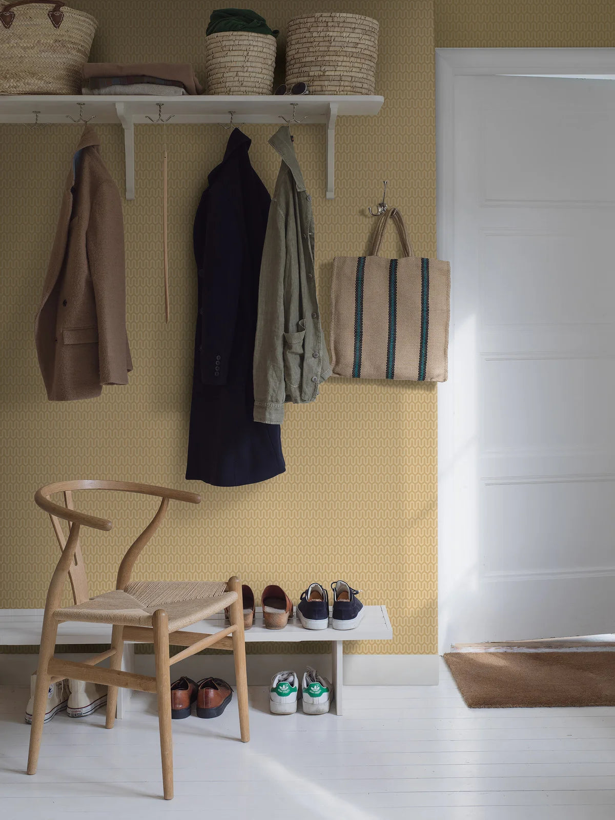 Vliesbehang van papier met geometrisch patroon YPSILON geel