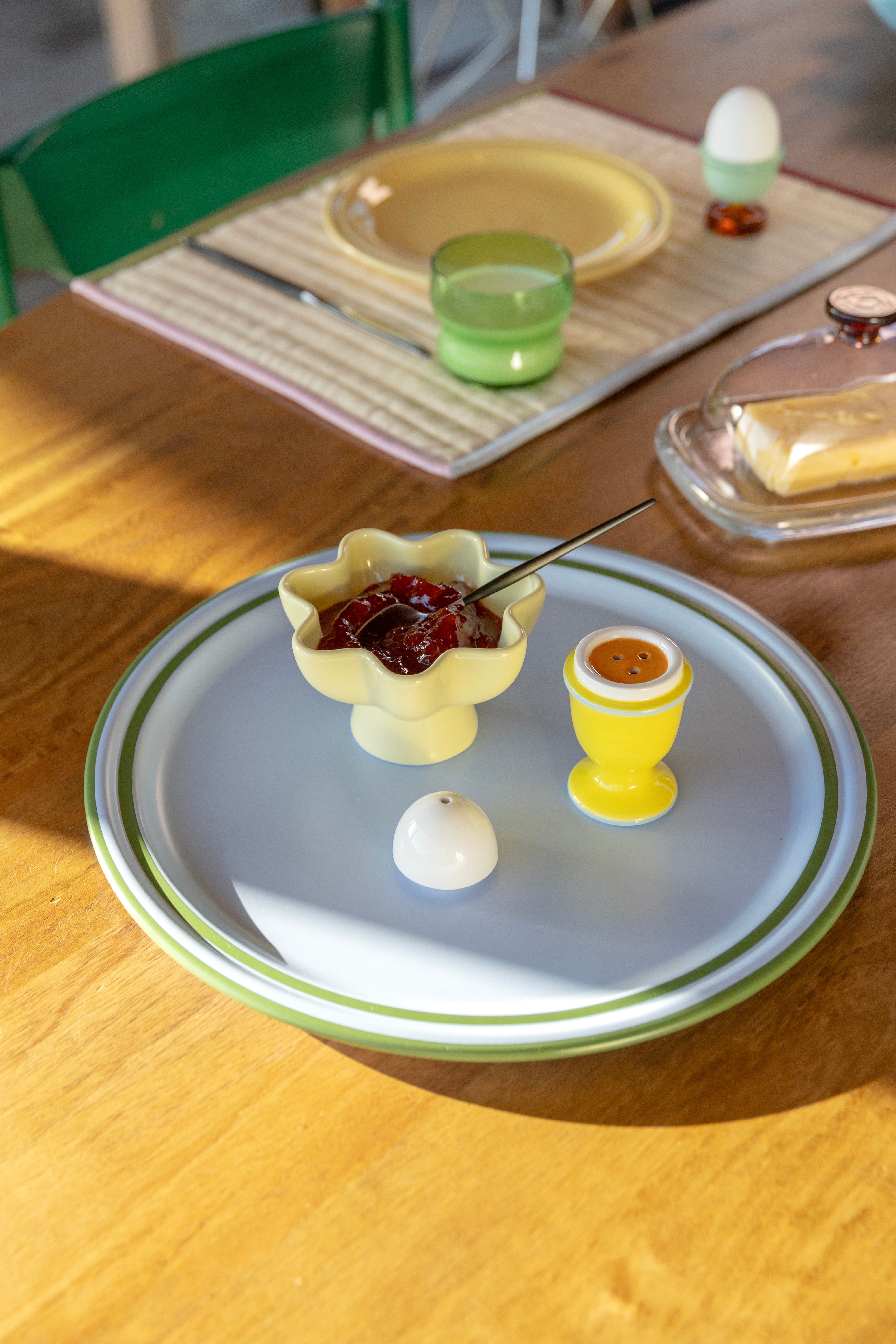 Eierdoos en pepervaatje EGG geel met blauw en wit