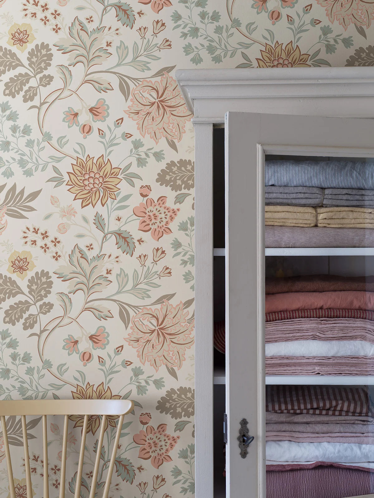 Non-woven paper wallpaper with a floral pattern ALICIA beige with green and pink