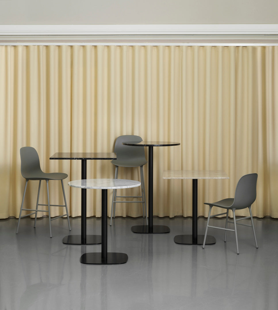 Krzesło barowe FORM czerwony do jadalni – Normann Copenhagen
