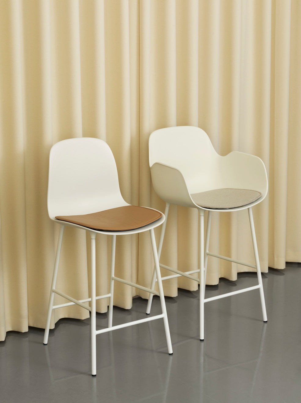 Krzesło barowe FORM szary, marka Normann Copenhagen