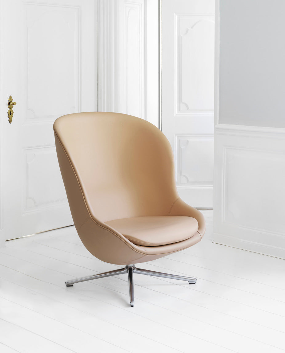 HYG HIGH upholstered armchair with an aluminum base