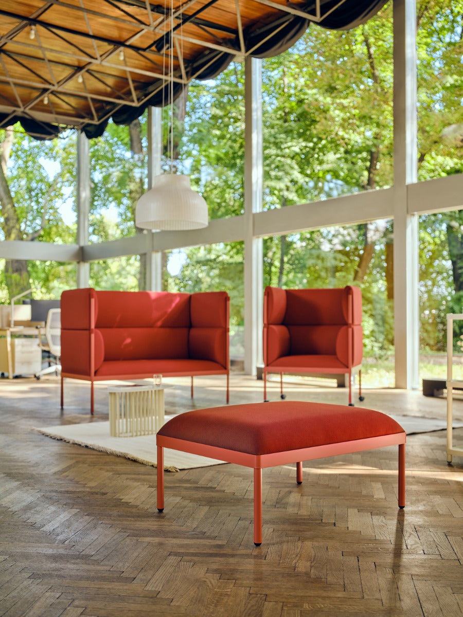 Hooggeplaatste STILT fauteuil, gestoffeerd