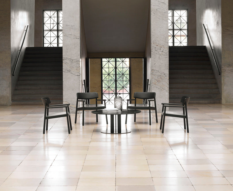 Ronde salontafel SCALA met zandkleurig marmeren blad en zwarte basis