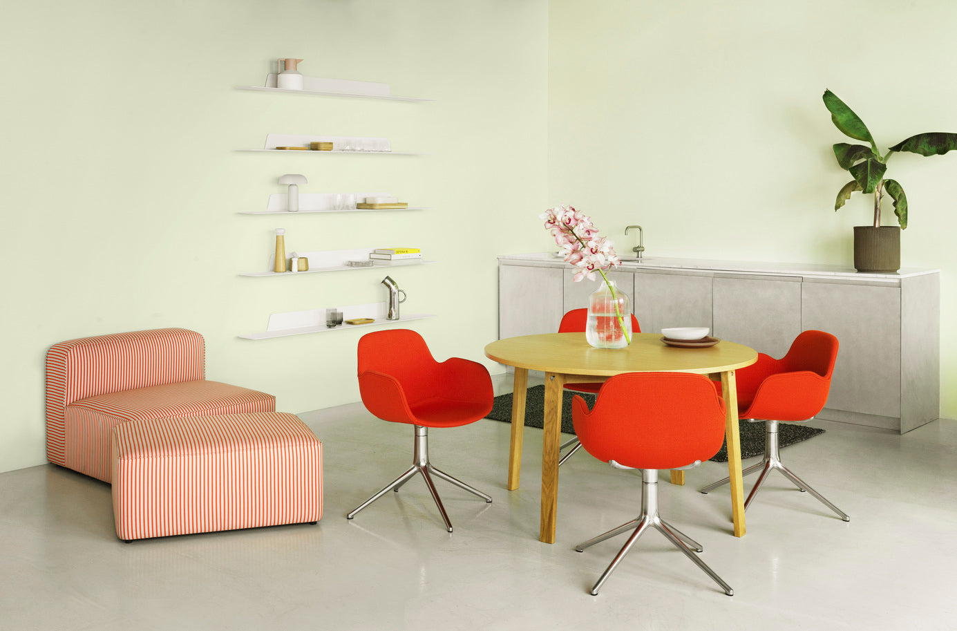 Bureau stoel met armleuningen FORM 4L crème met aluminium basis