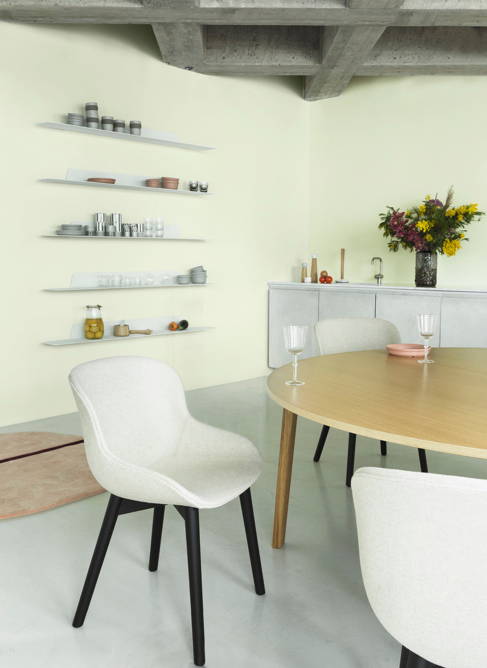 Hyg Upholstered Chair White with a black oak base