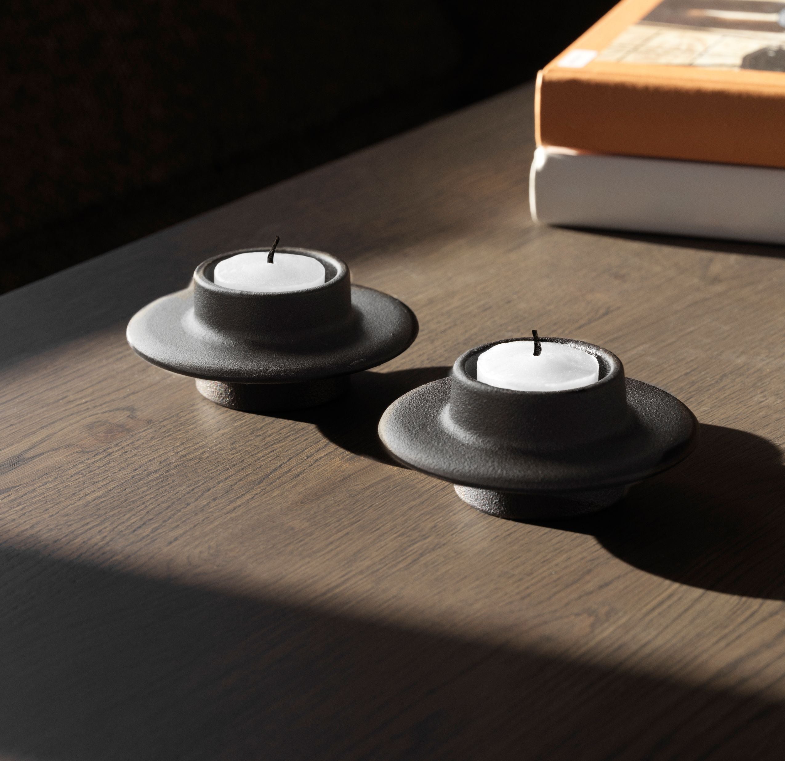 Świecznik HEIMA TEALIGHT czarne żeliwo