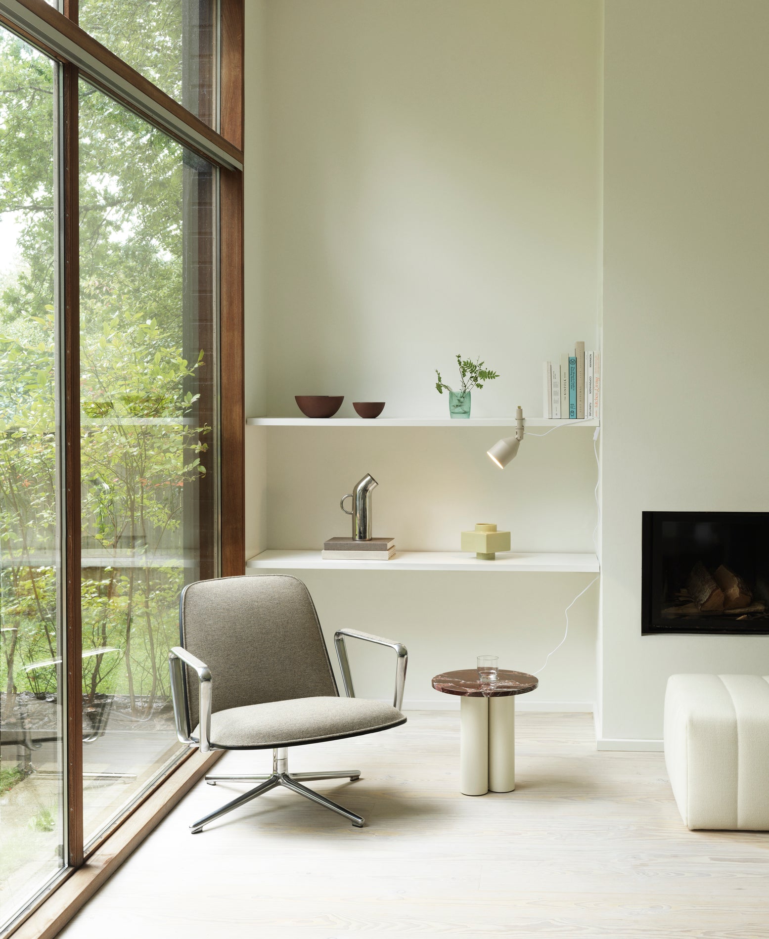 Gepolsterter Sesselblock niedriger schwarzer Aschefurnier mit schwarzer Basis