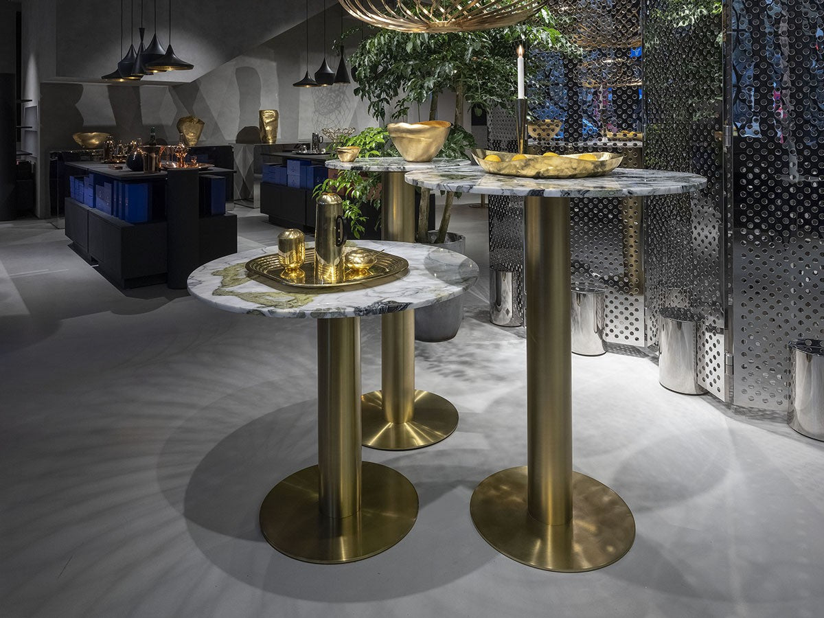 Bijzettafel TUBE van stenen marmer met een messing voet