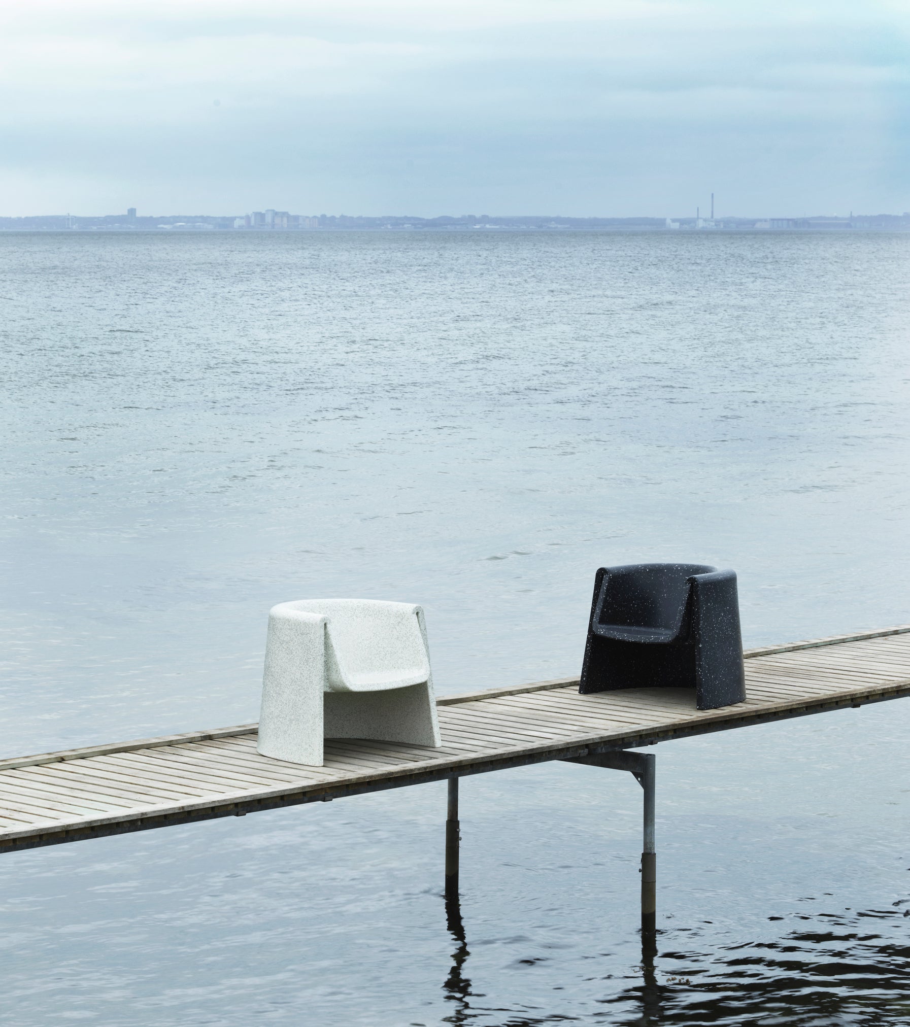 Fotel BIT biały do salonu – Normann Copenhagen