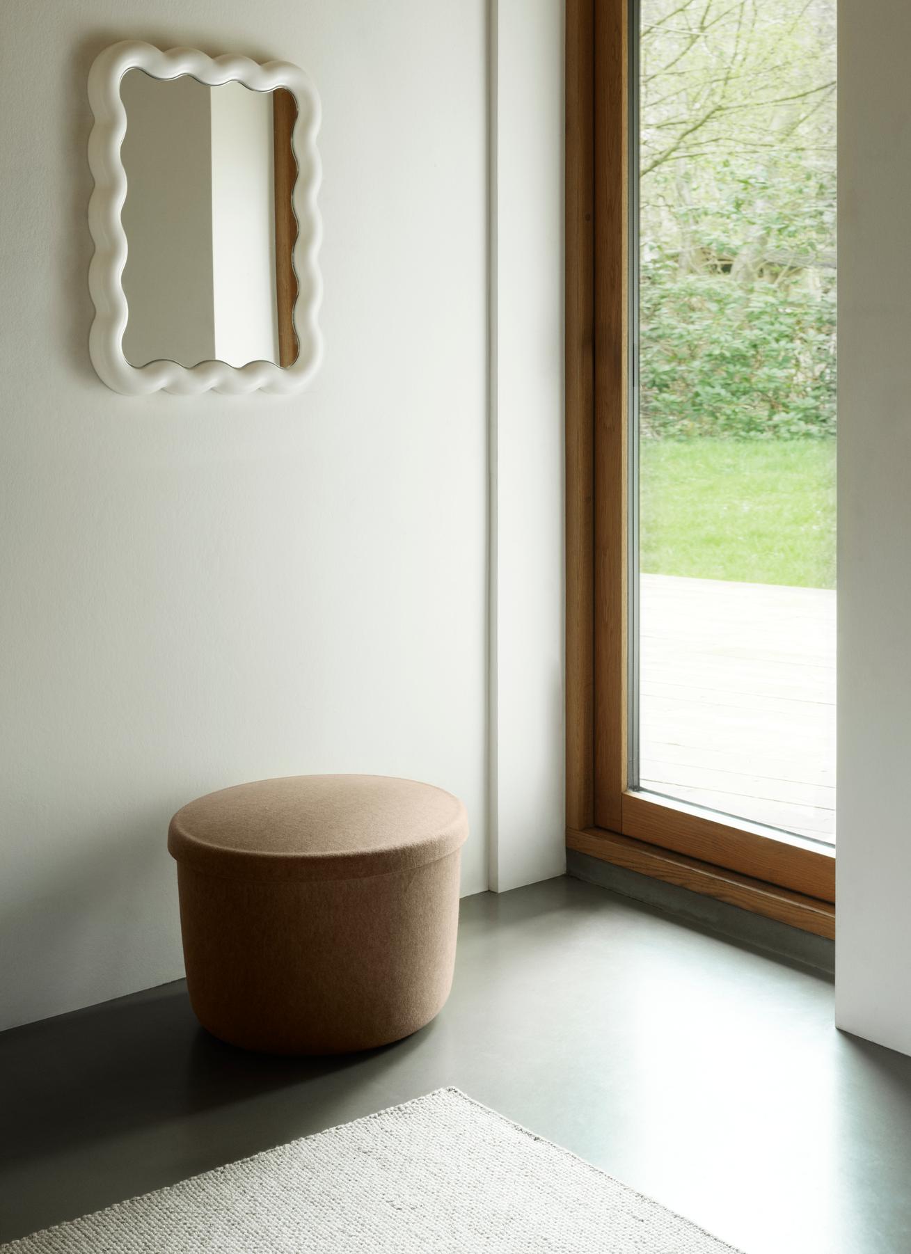 Puf ze schowkiem HIDE piaskowy – styl nowoczesny