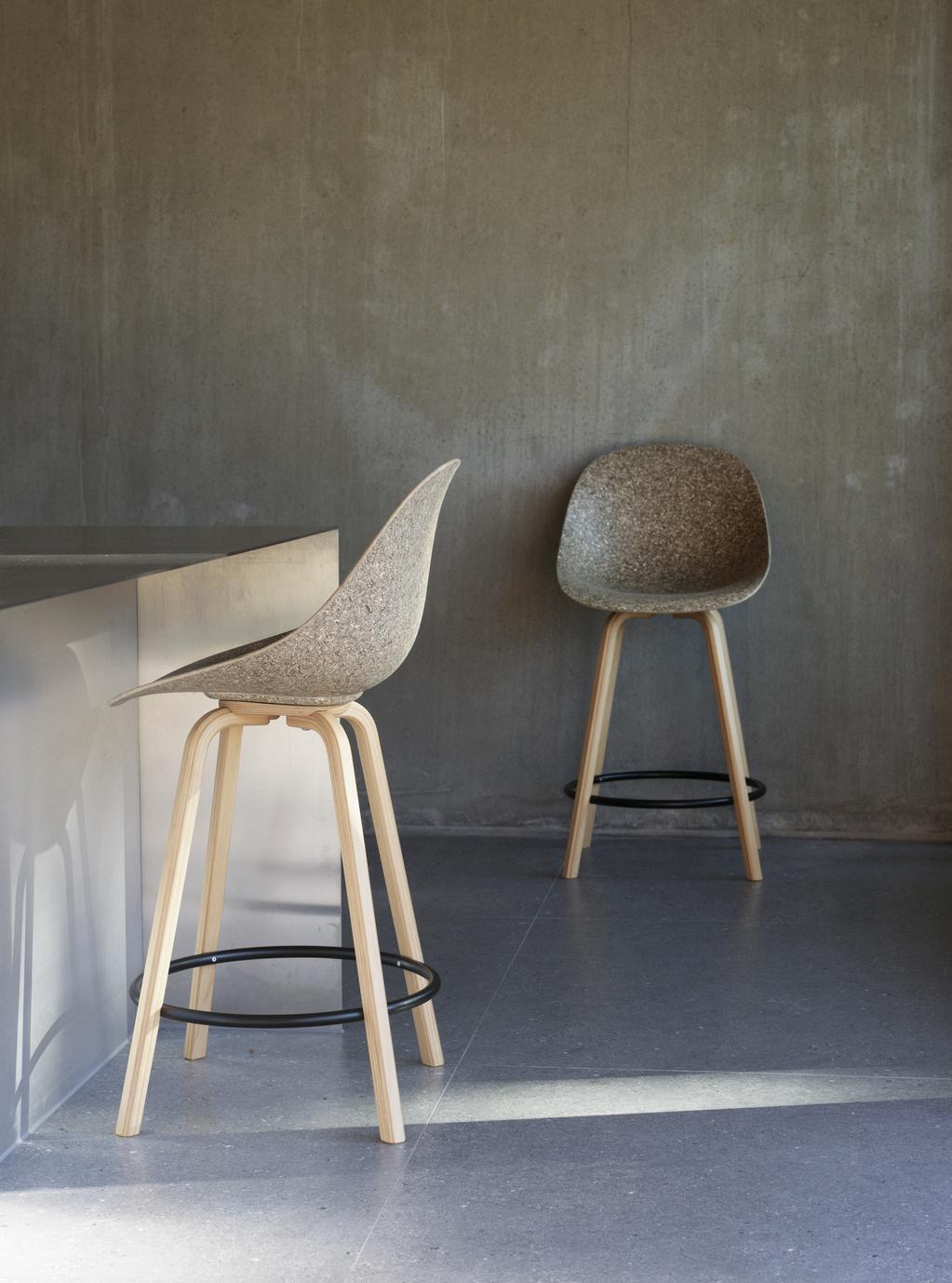 Bar chair with backwards upholstered green mats with beech plywood