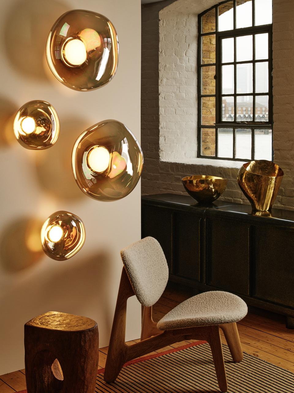 Fotel SLAB beżowy boucle z dębową podstawą