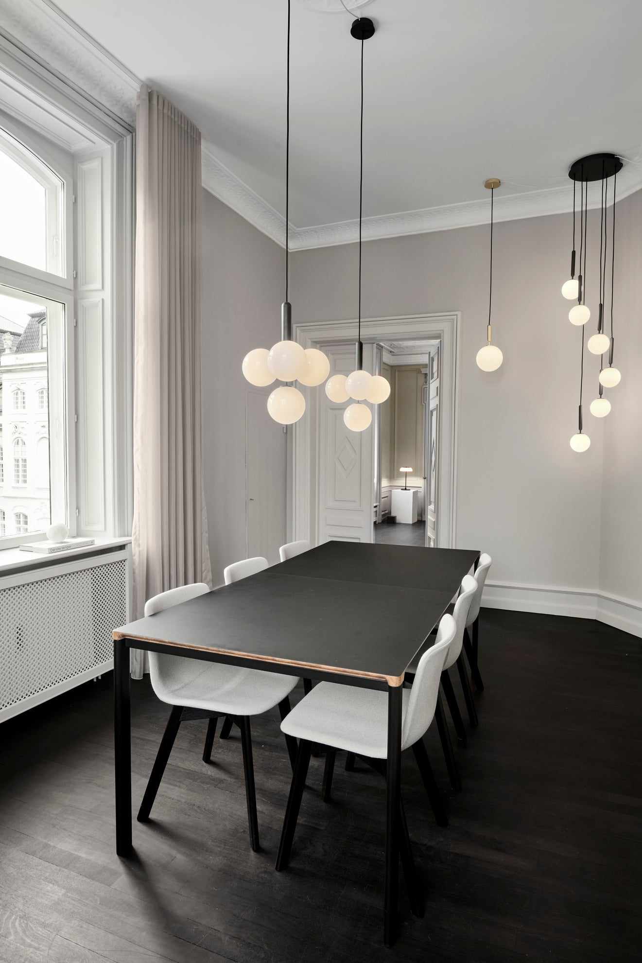 Hanglamp MIIRA 4 grafiet met opaalglas