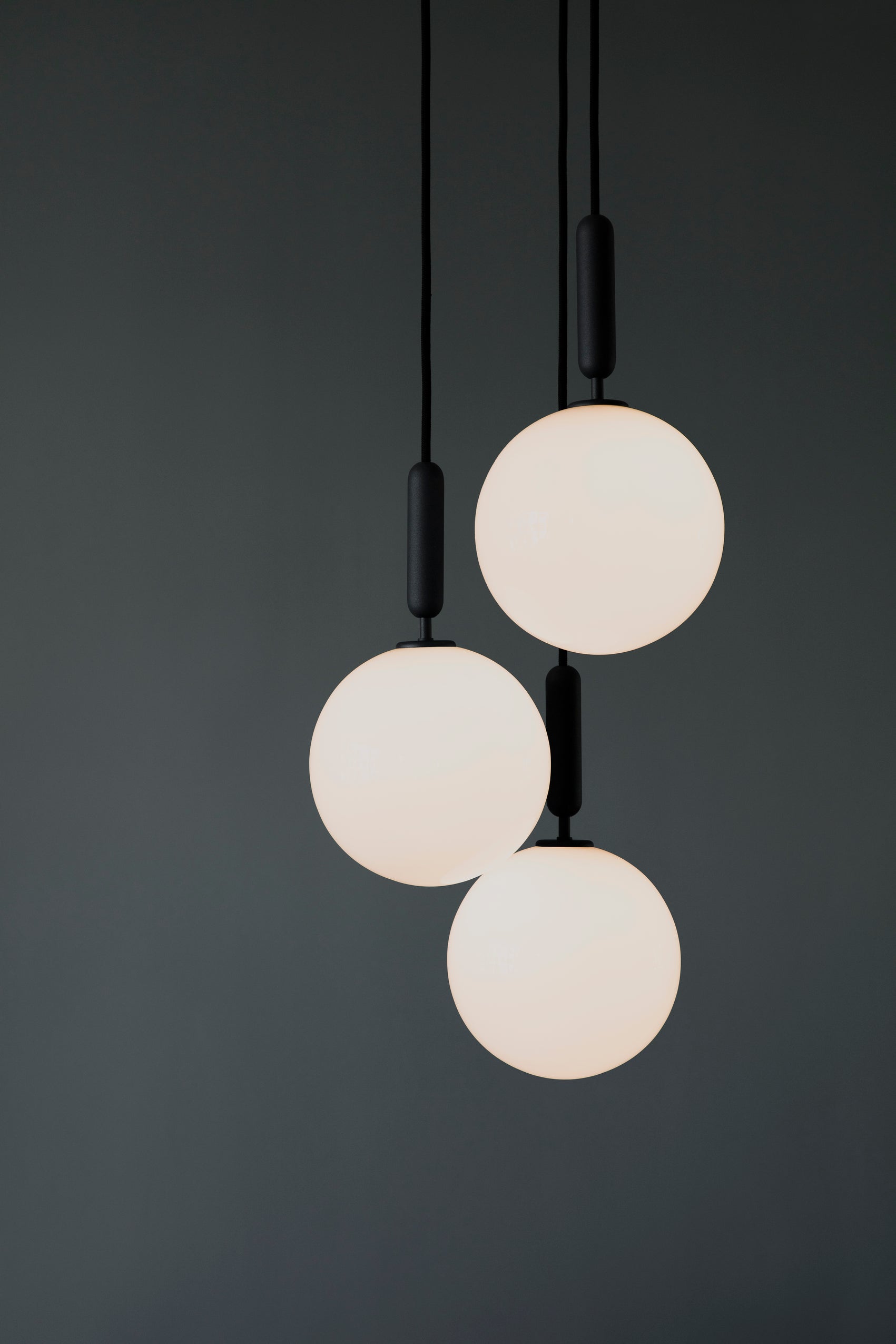Hanglamp MIIRA 3 grafiet met opaalglas