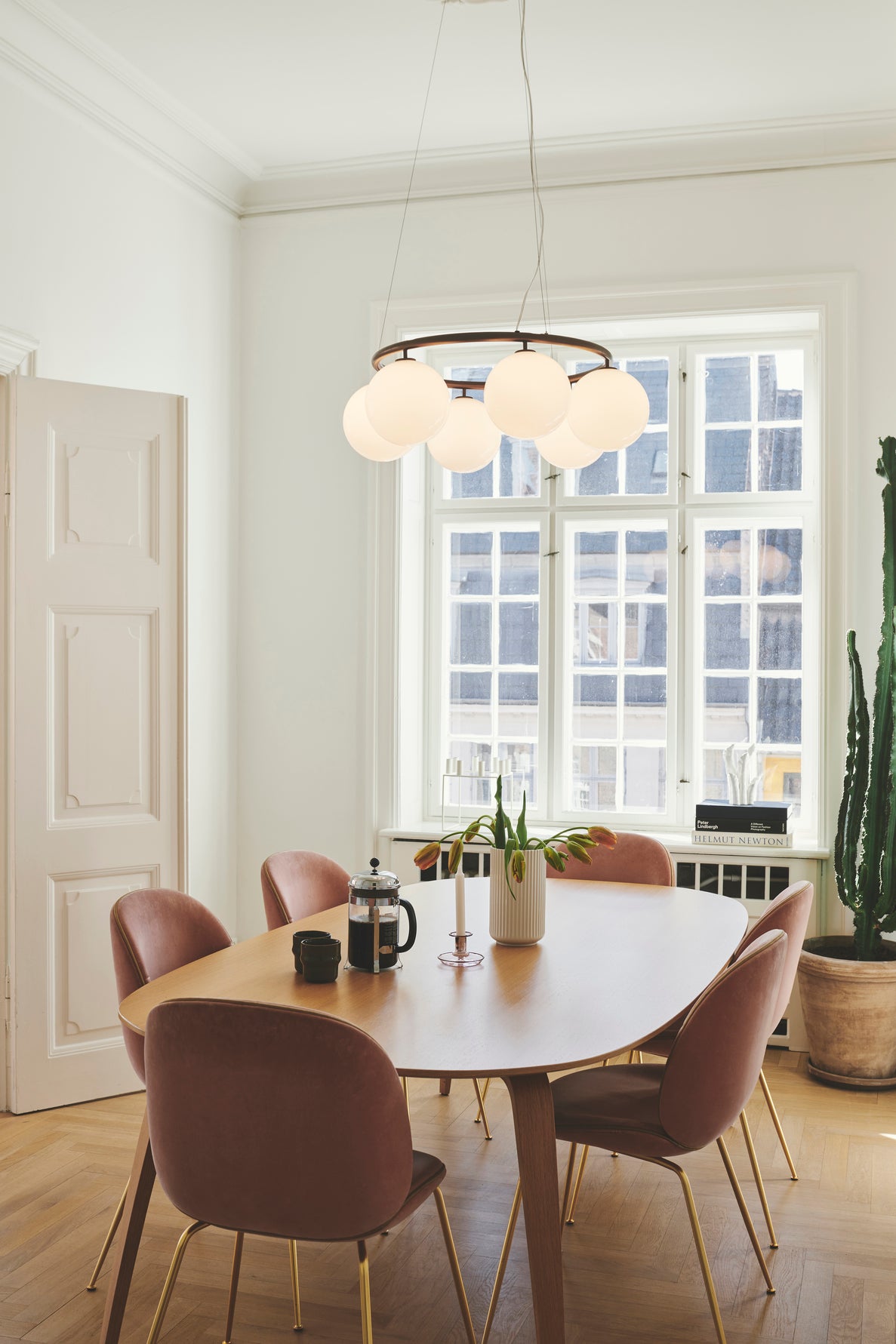 Hanglamp MIIRA 6 CIRCULAR donkerbruin met opaalglas