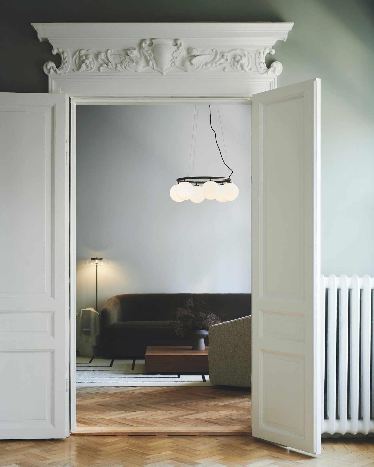 Hanglamp MIIRA 6 CIRCULAR donkerbruin met opaalglas