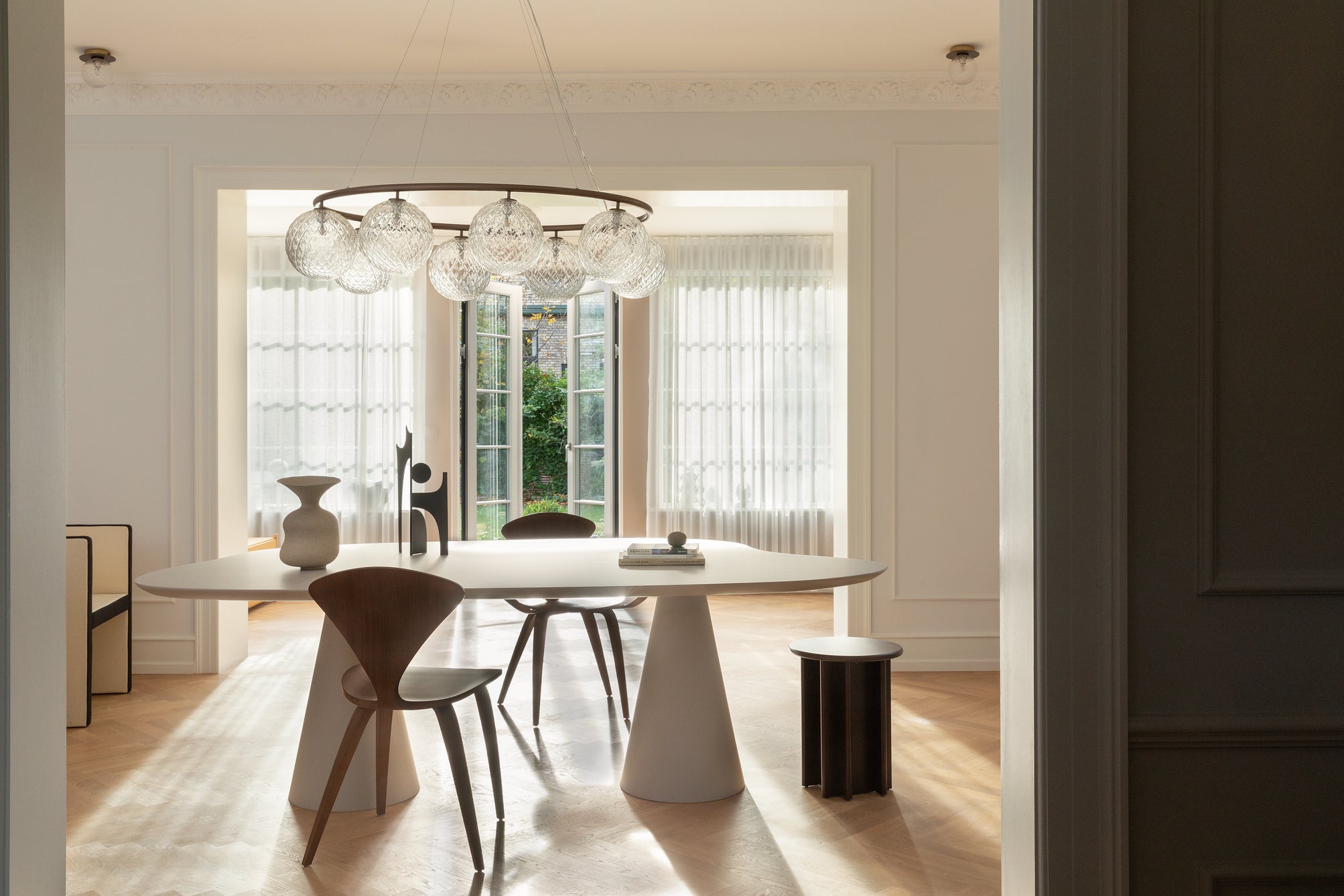 Lampa wisząca MIIRA 8 OVAL ciemnobrązowy z transparentnym szkłem – Nuura
