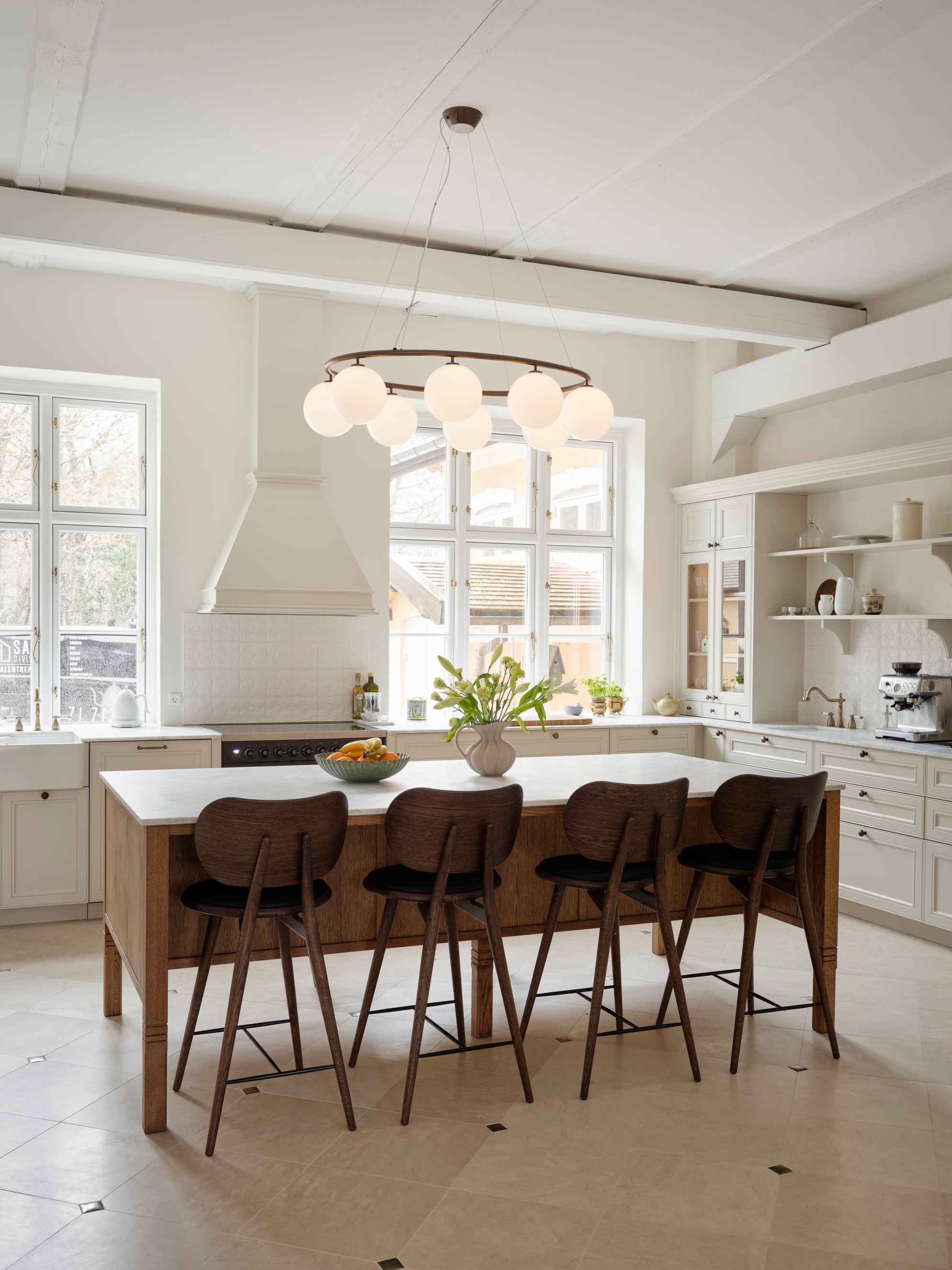 Hanglamp MIIRA 8 OVAL donkerbruin met opaalglas