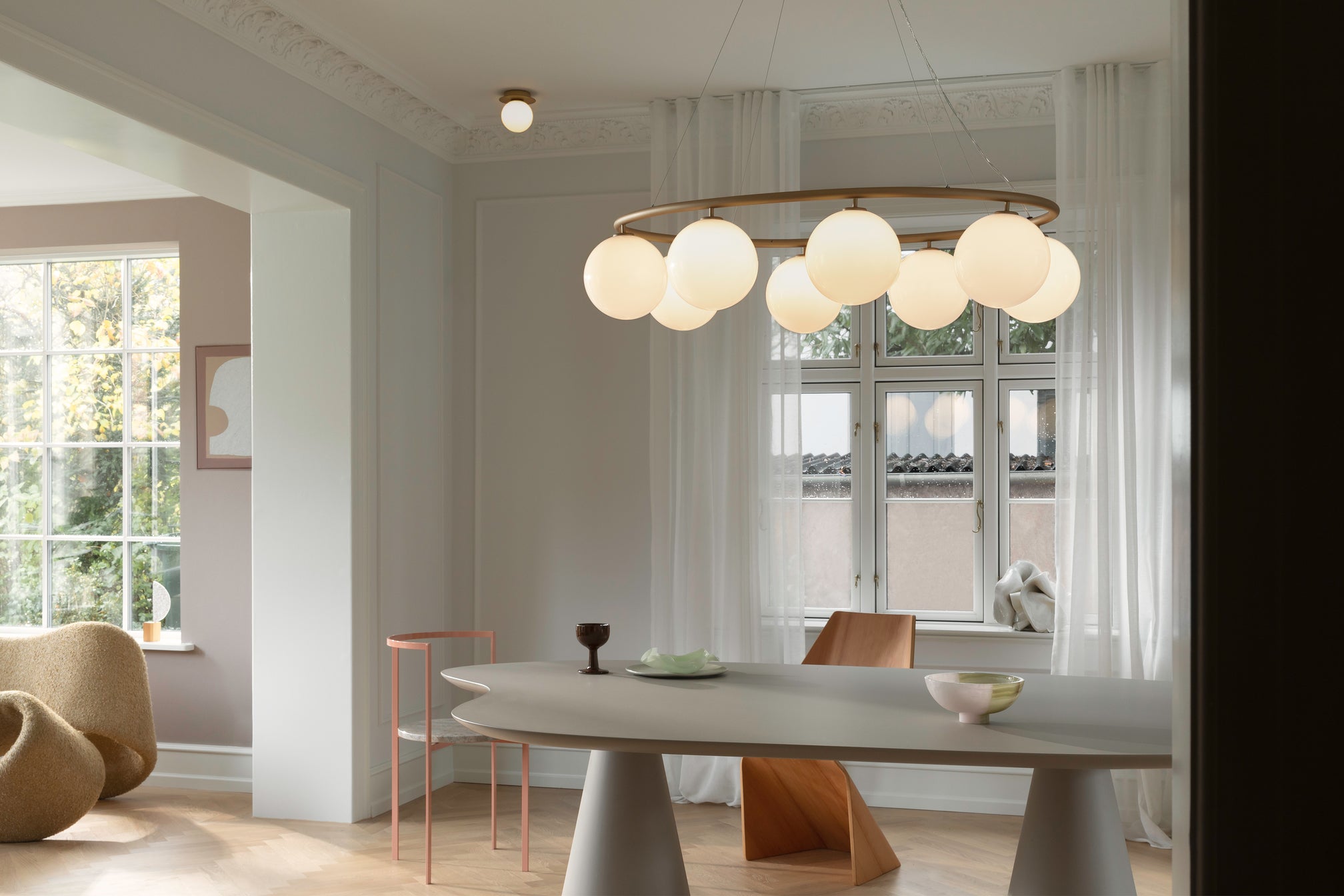 Hanglamp MIIRA 8 OVAL messing met opaalglas