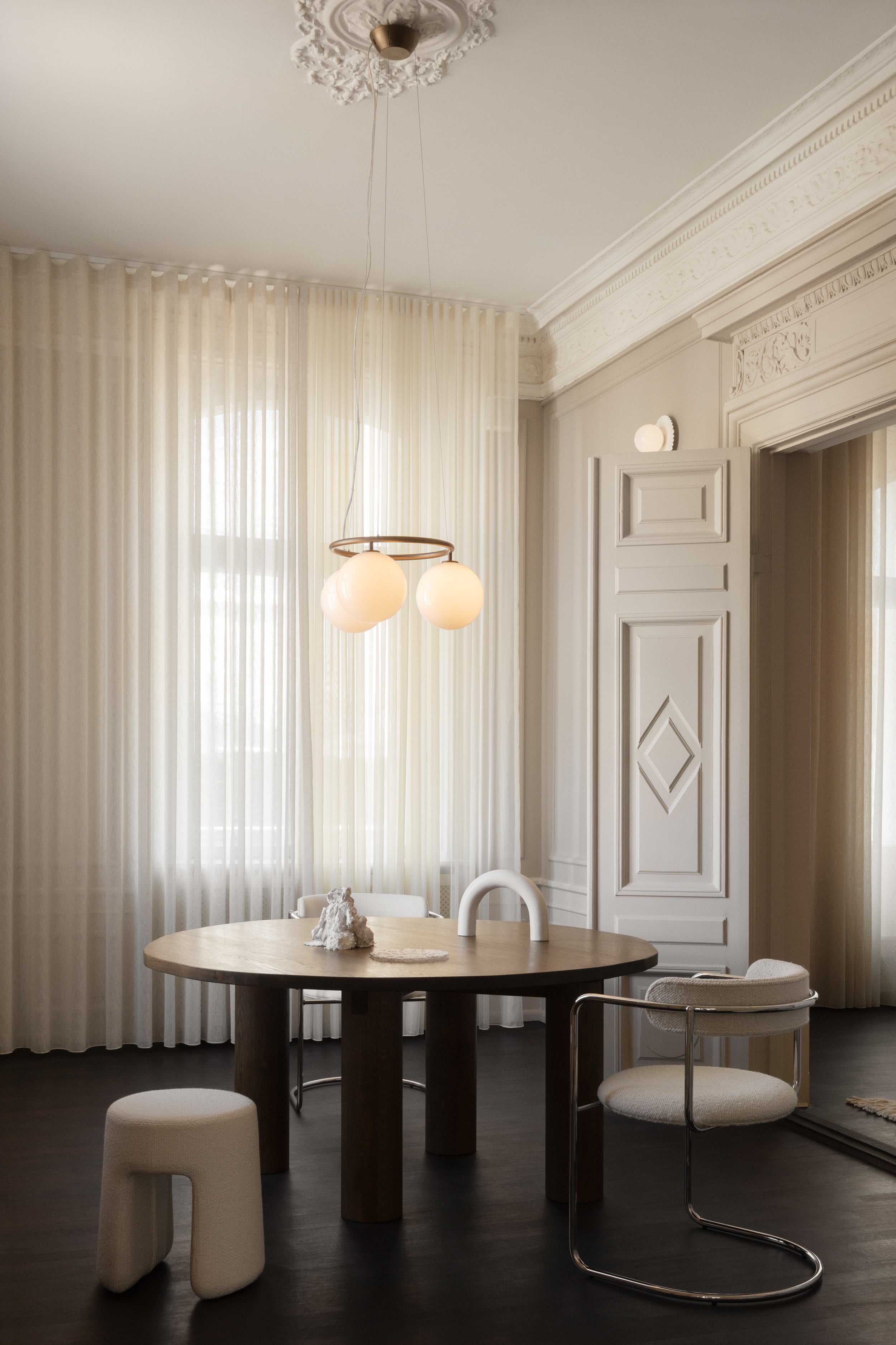 Lampa wisząca MIIRA 3 CIRCULAR ciemnobrązowy z opalowym szkłem – Nuura