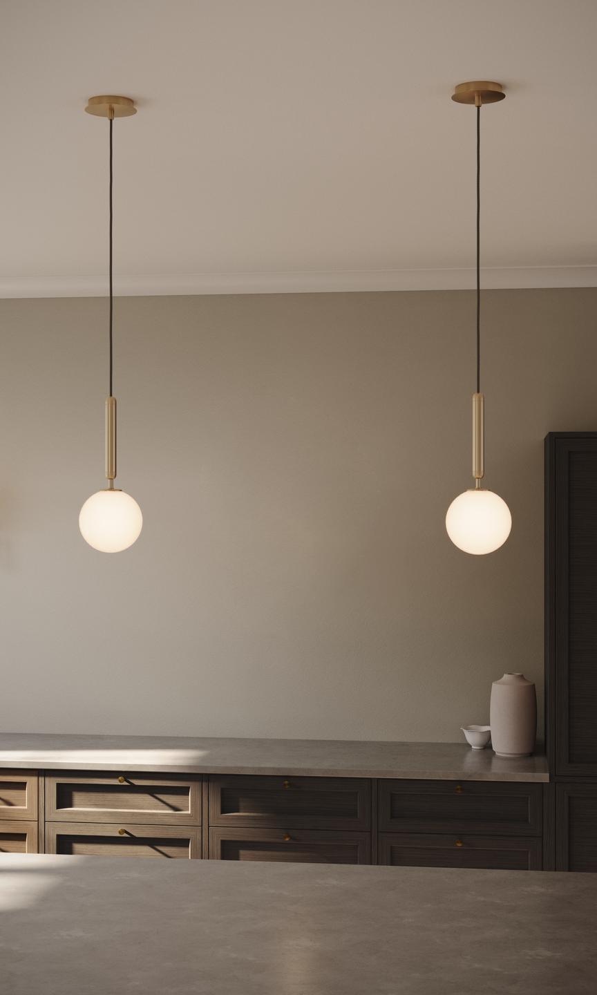 Hanglamp MIIRA messing met opaalglas