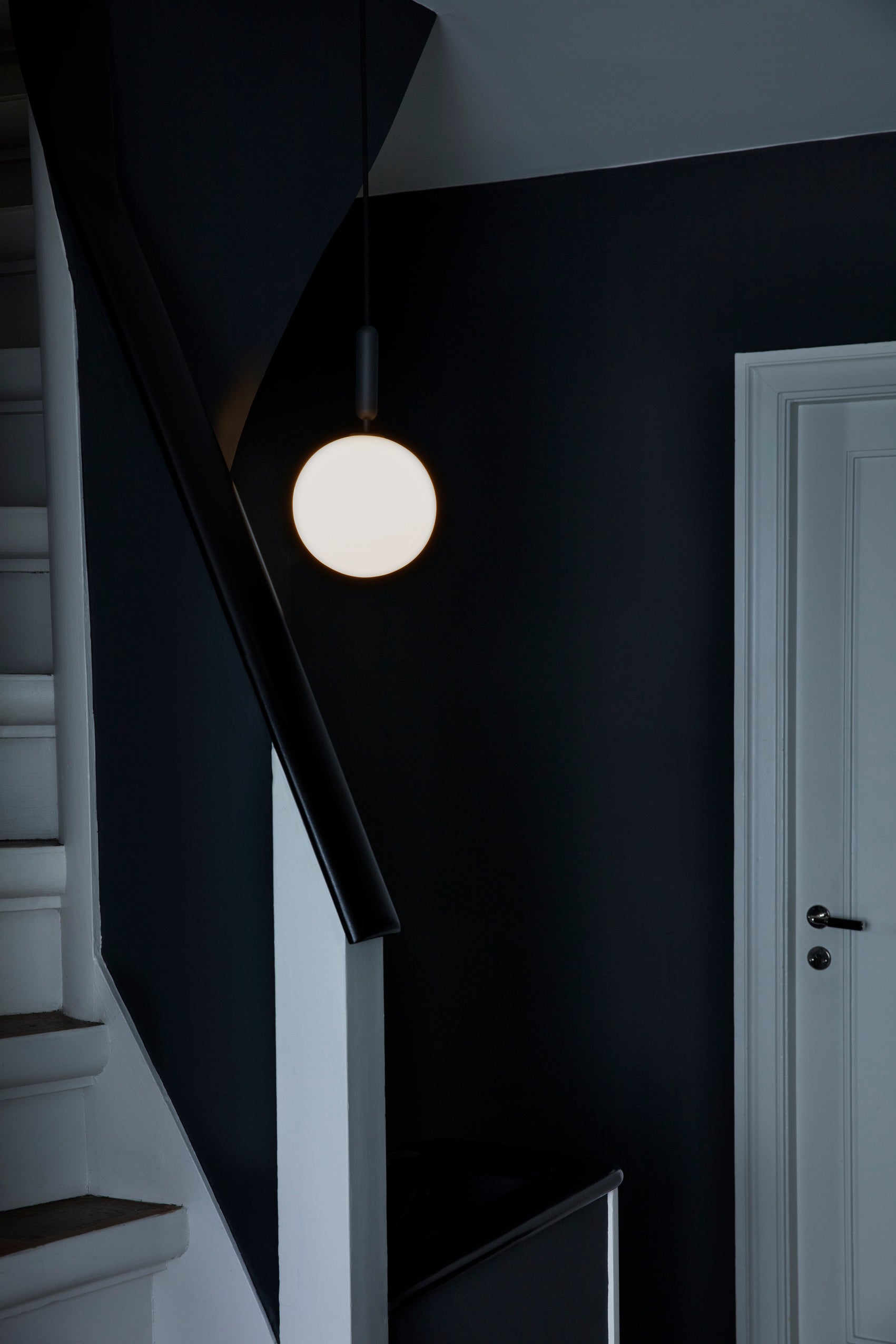 Hanglamp MIIRA grafiet met opaalglas