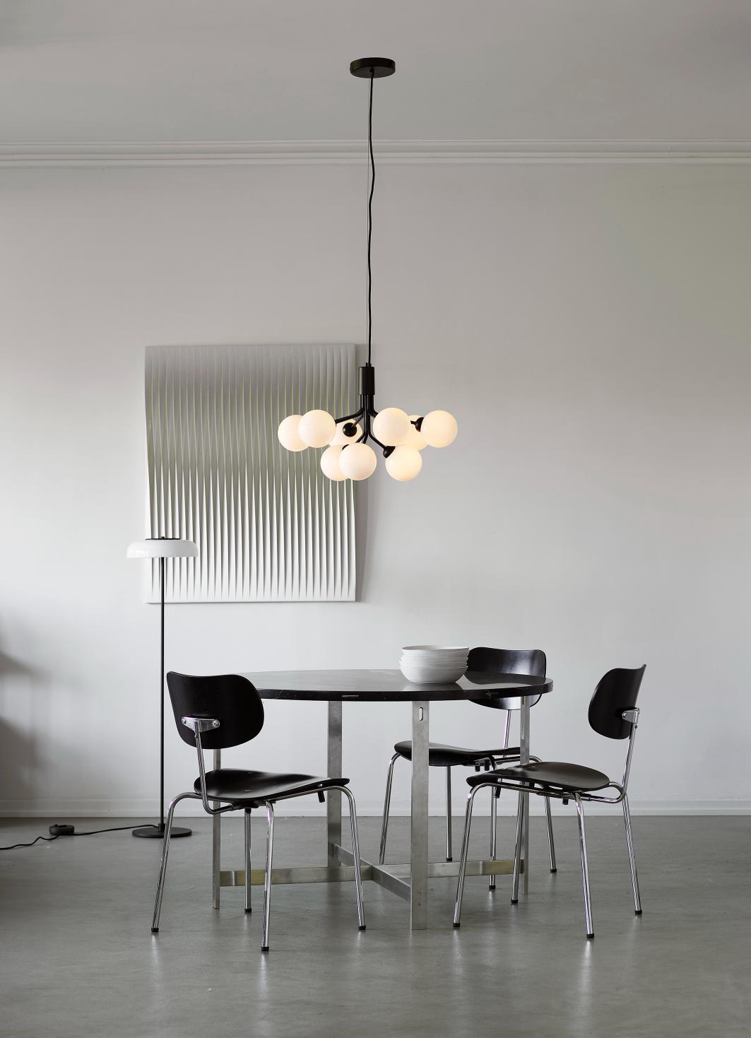 Hanglamp APIALES 9 zwart met opaalglas
