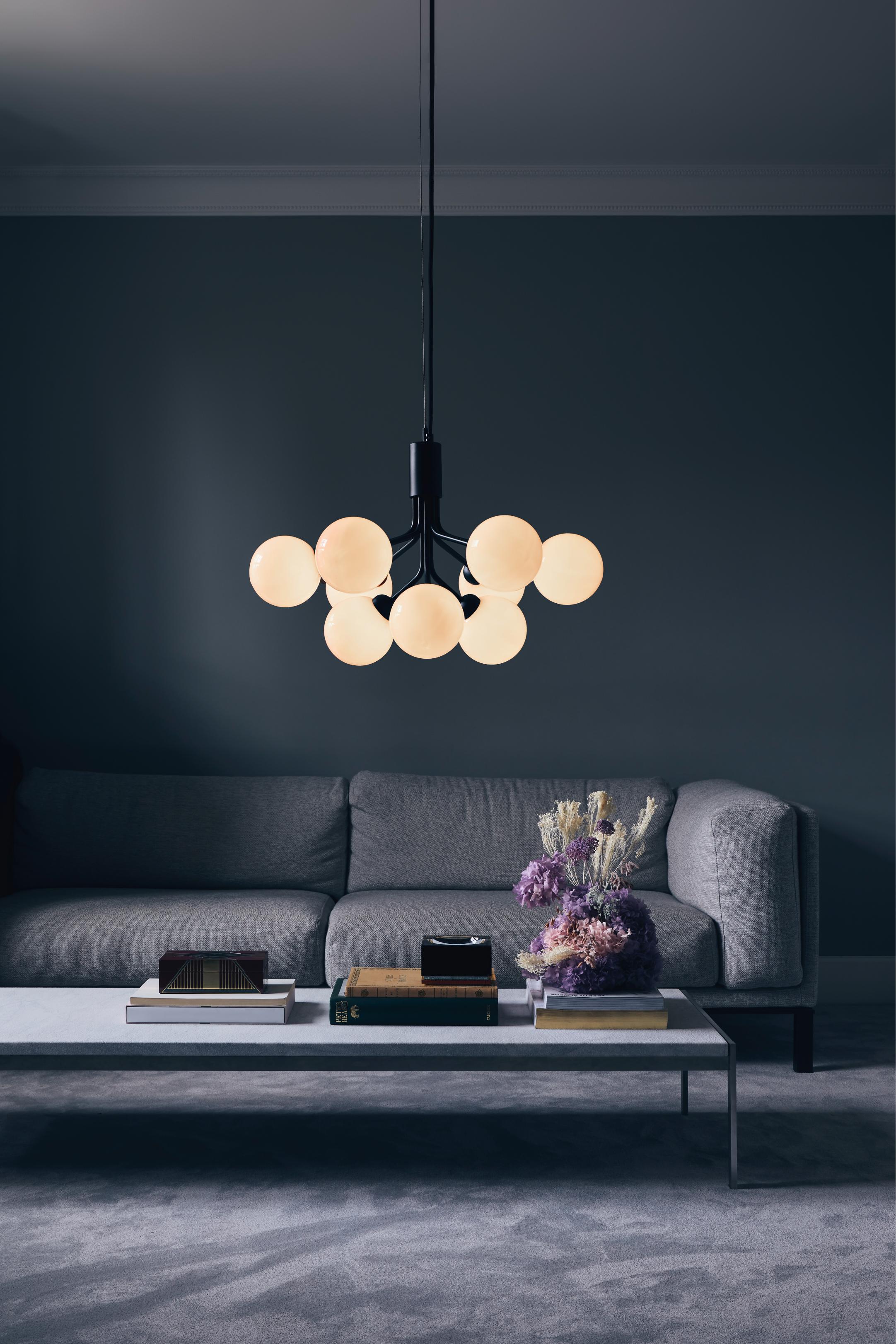 Hanglamp APIALES 9 zwart met opaalglas