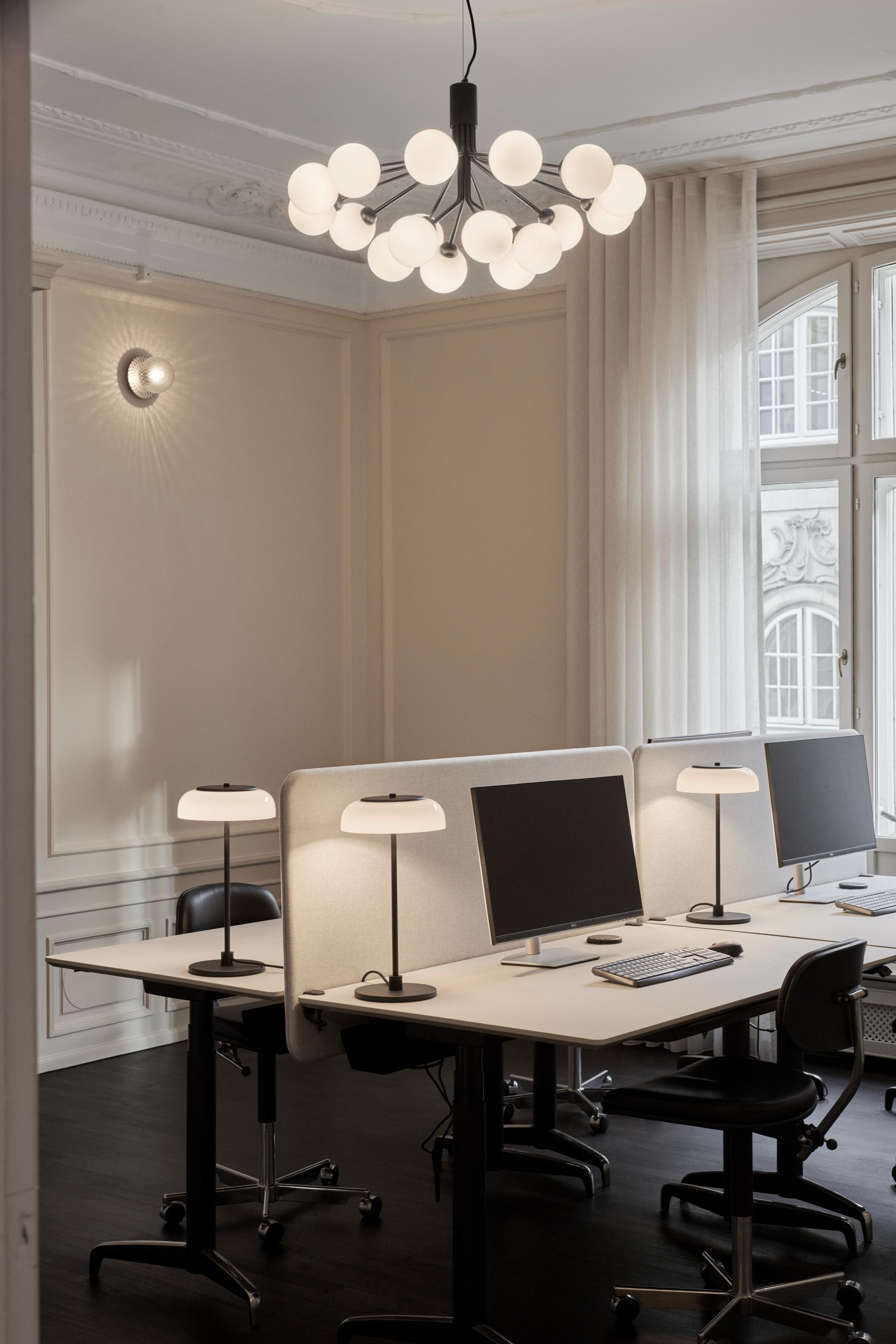 Kroonluchter APIALES 18 zwart met opaalglas [Antonina] [Amelia spr]