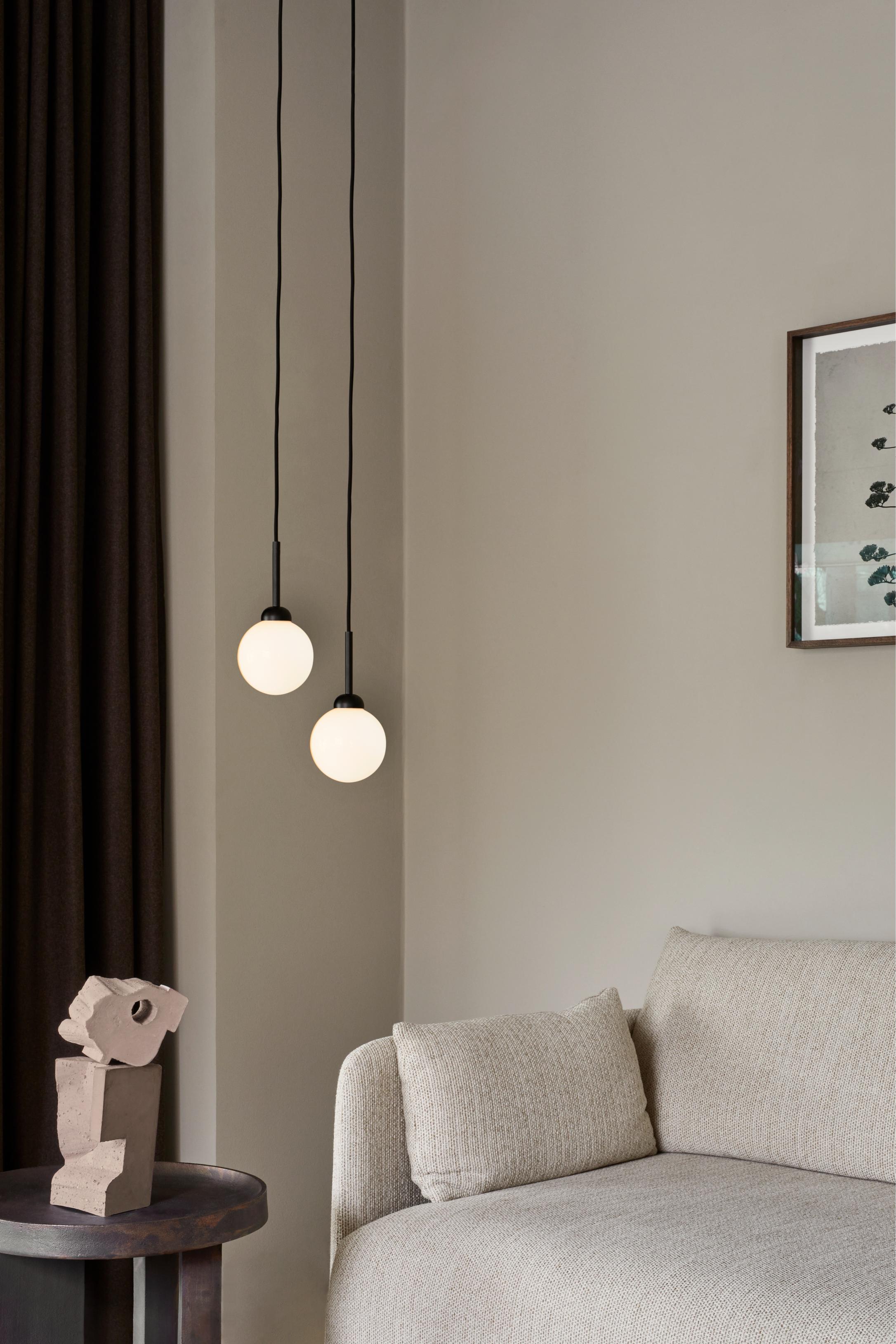 Hanglamp APIALES zwart met opaalglas