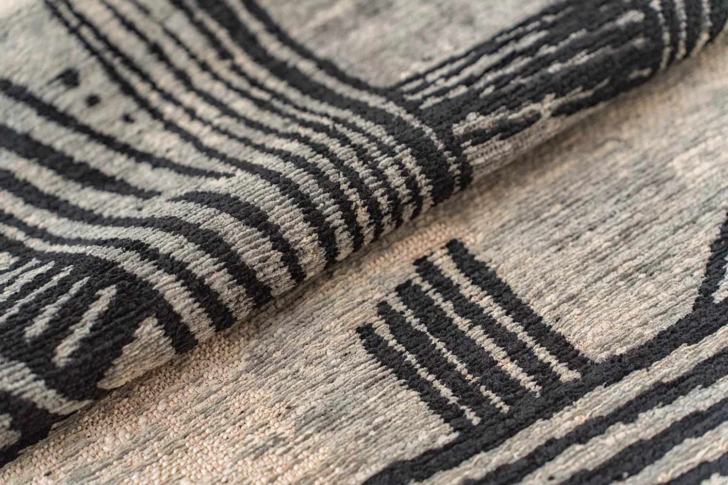 Ovale KANJI tapijt grijs-beige met zwart