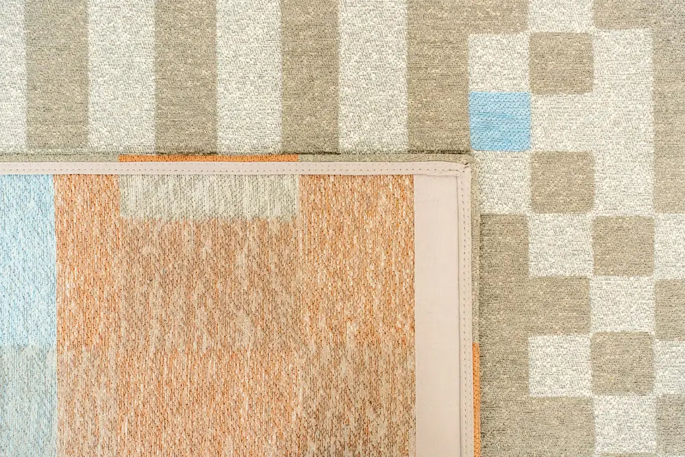 Vloerkleed CHESS GREYHOUND beige met wit en oranje