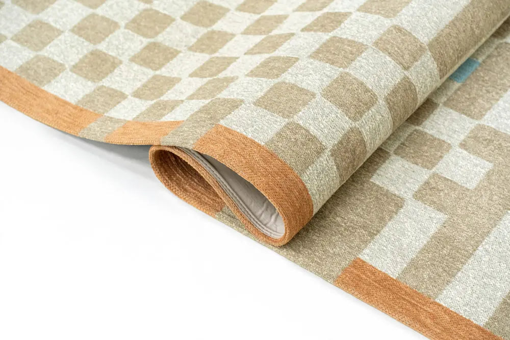 Vloerkleed CHESS GREYHOUND beige met wit en oranje