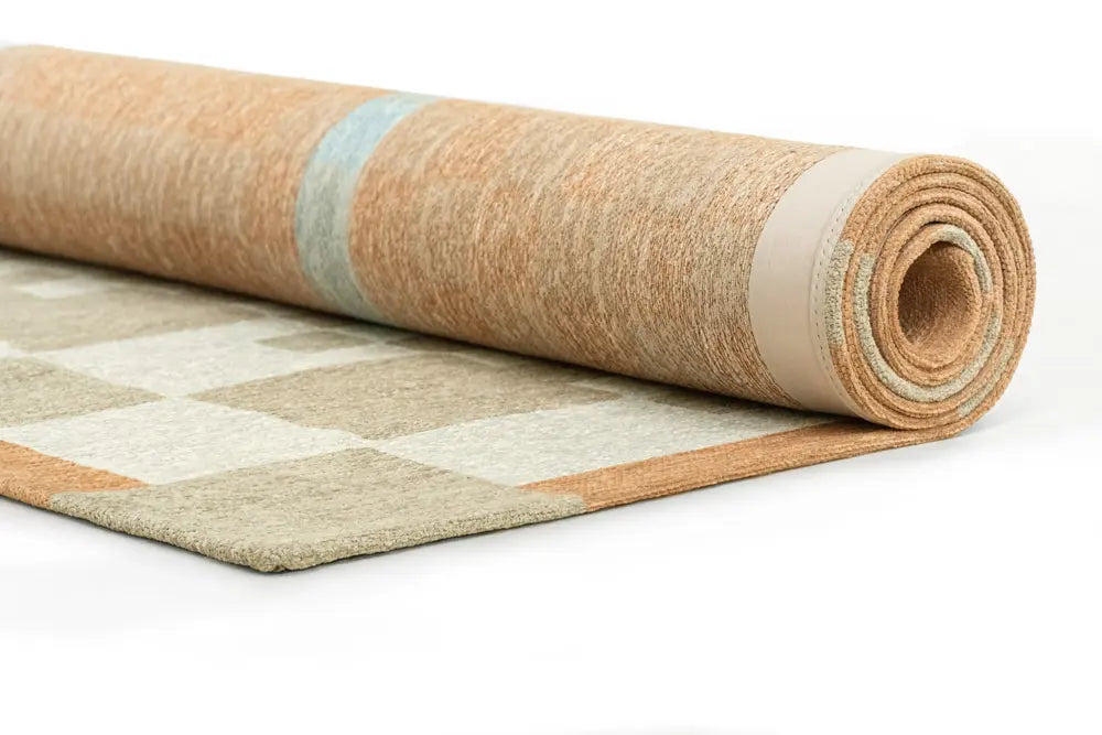 Vloerkleed CHESS GREYHOUND beige met wit en oranje