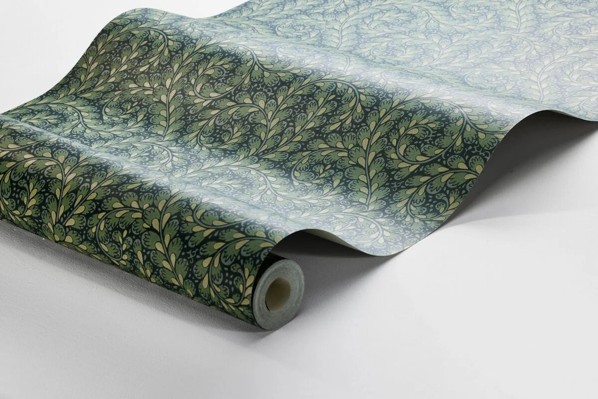 Behang met een plantenmotief van WILD FERNS groen