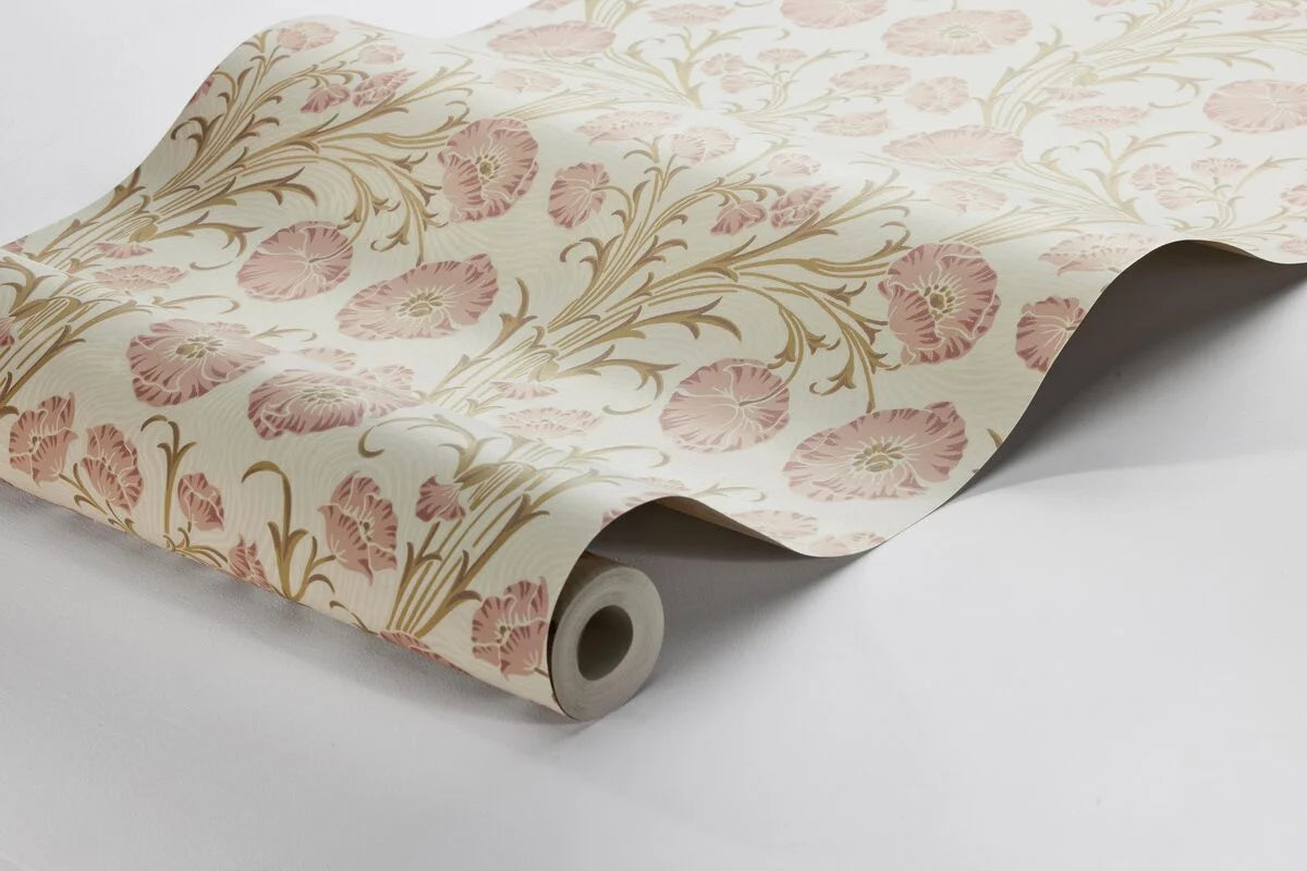 Behang met een bloemenmotief van POPPY FLOW in warm beige met roze