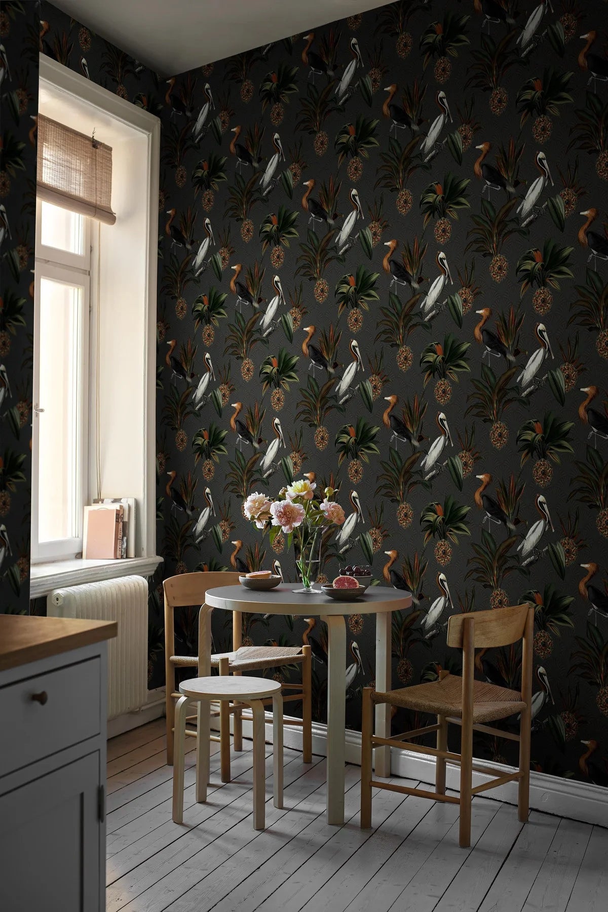 Behang met dierenmotief van SAPPHIRE BIRDS donkergroen