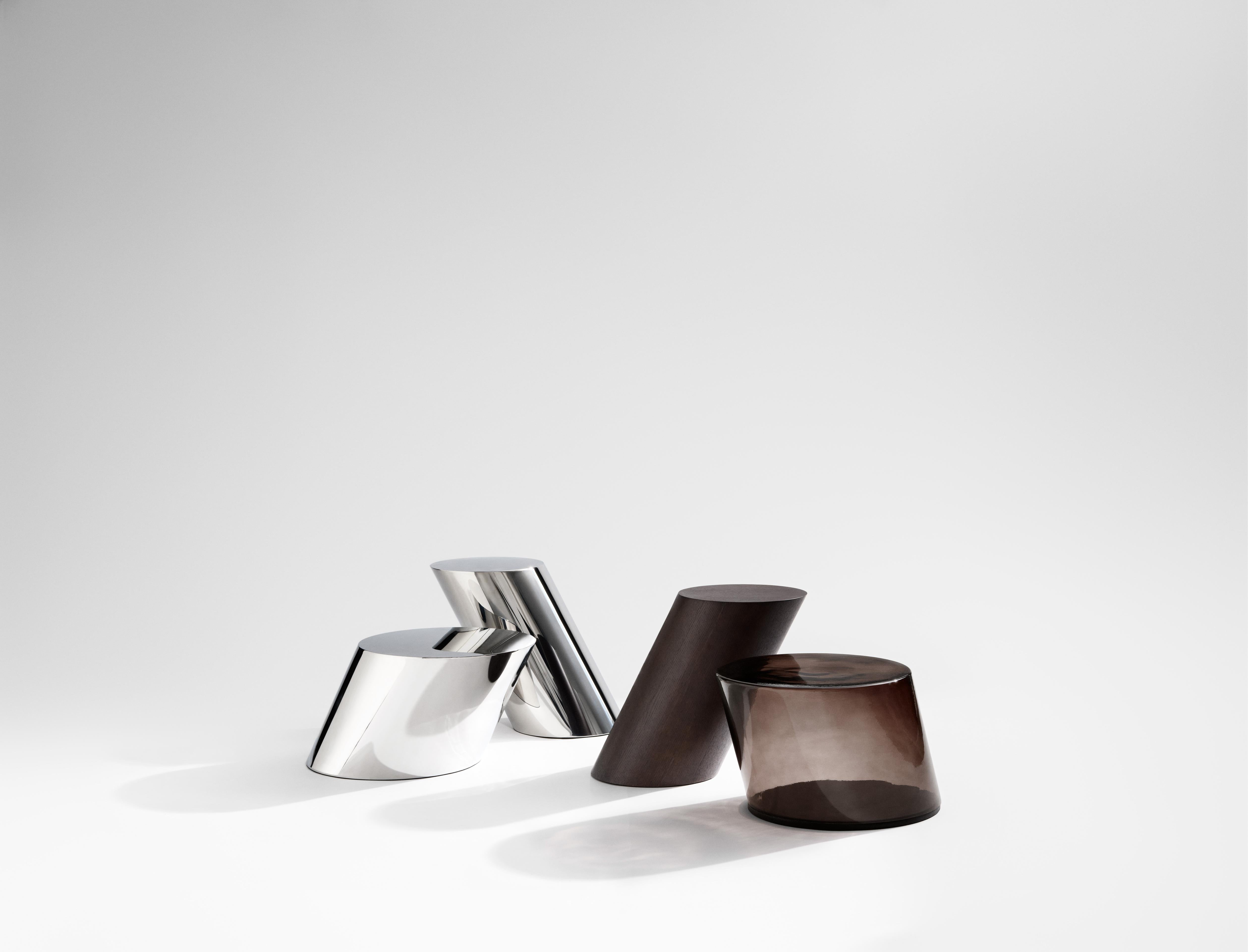 Kaffeetisch TILT mit rauchigem Glas