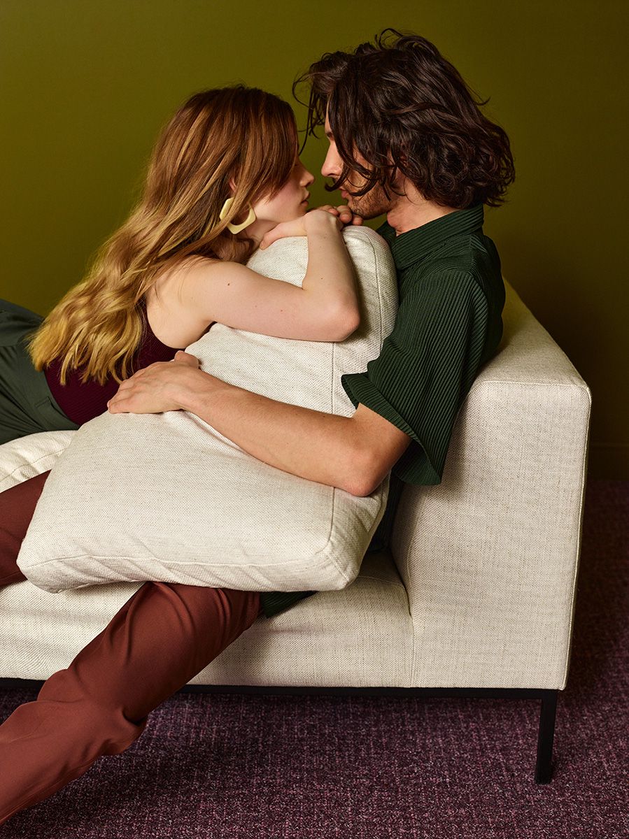 Fauteuil HOLDEN gestoffeerd met zwarte basis