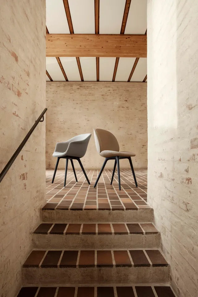 Stoel BAT grijs met zwarte basis