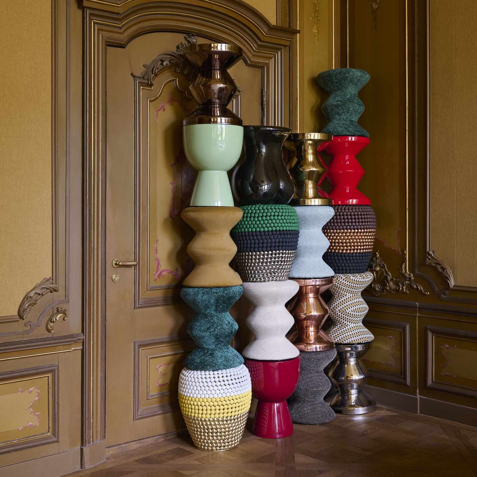 Hocker DOT weiß mit Gelb und Gold