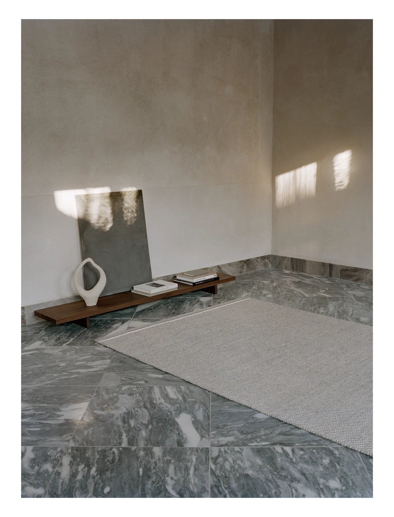 DAWN LIGHT gray rug with white stripe