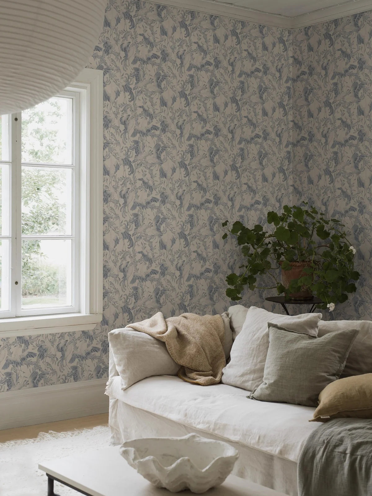 DANCING CRANE Cream Wallpaper with Bird Animal Motif in Blue