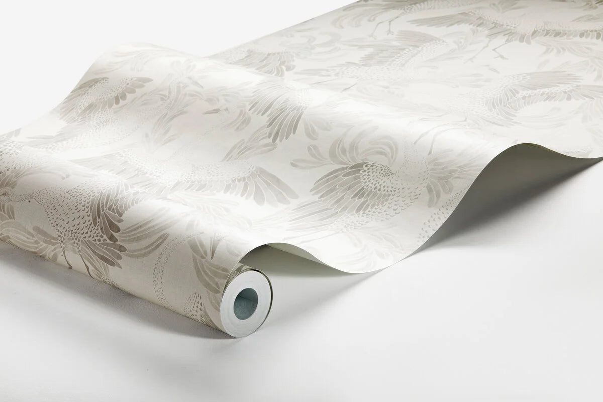 Behang met dierenmotief van dansende kraanvogels wit met grijs