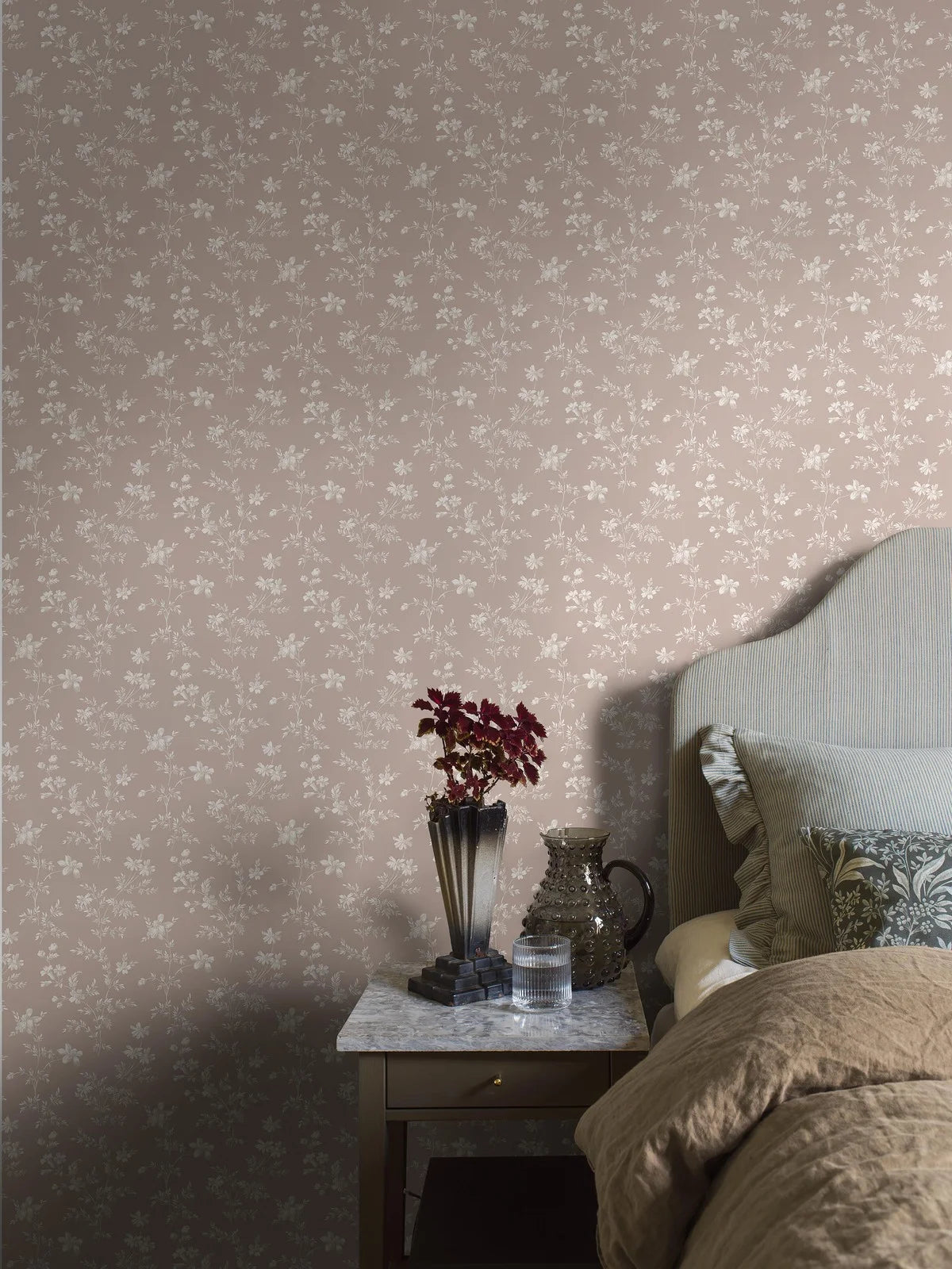 Behang met plantenmotief ÄNGSBLOMMA bruin