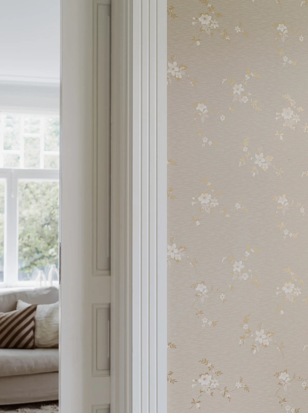 Tapete mit Pflanzenmotiv SAGA beige mit Gold